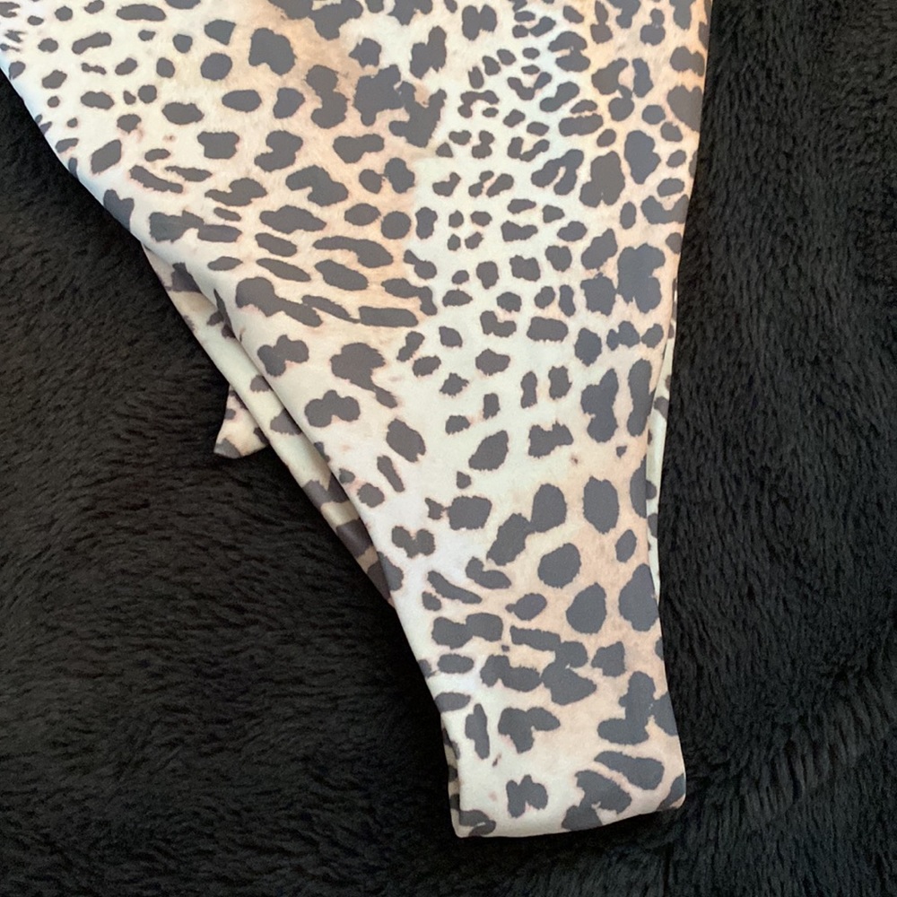 Luluās Rose Beige Leopard Print *sold out on site* - Picture 7 of 10